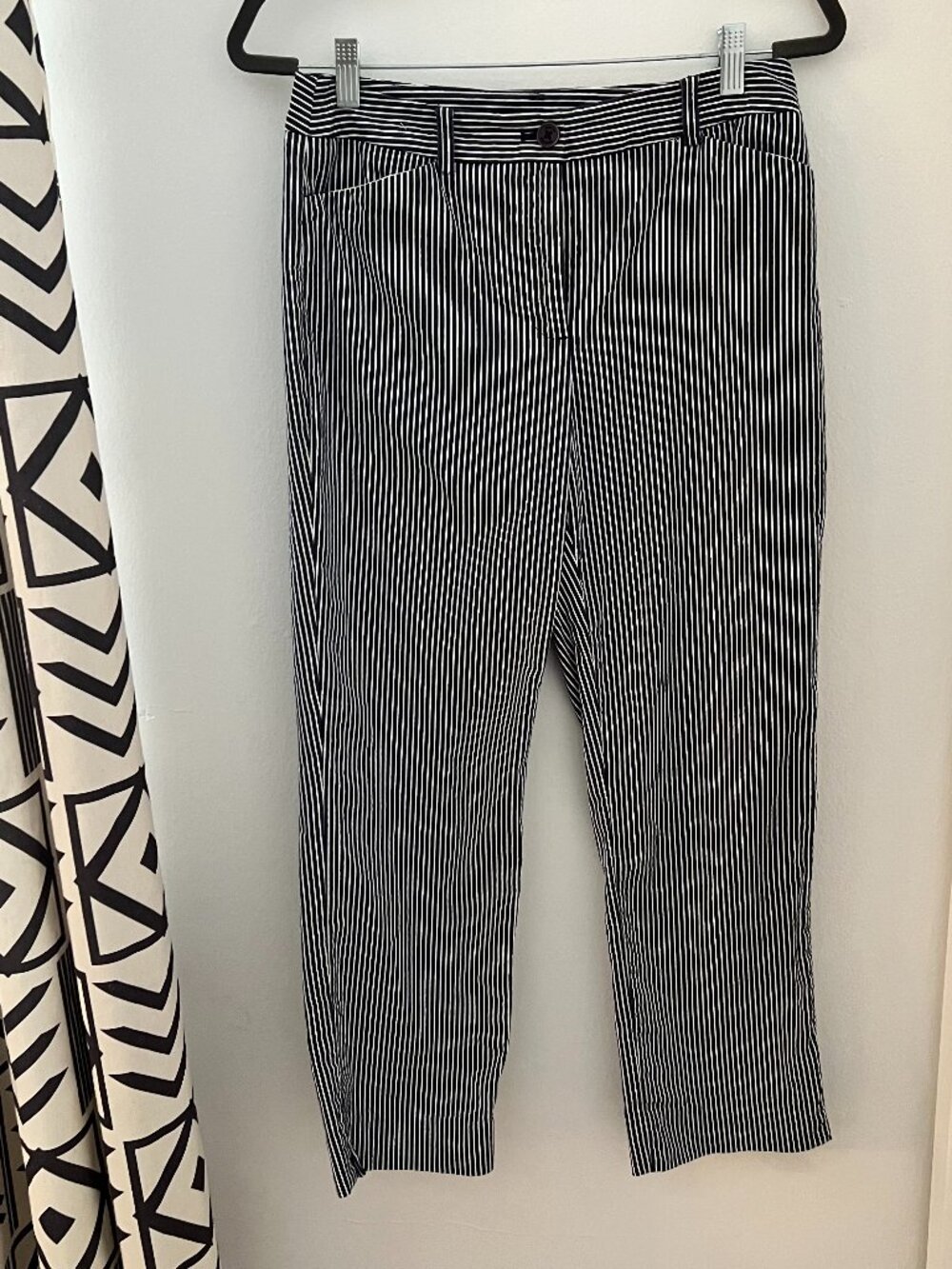 Jones New York Stretch Navy White Pinstripe Cropped Pants Size 4